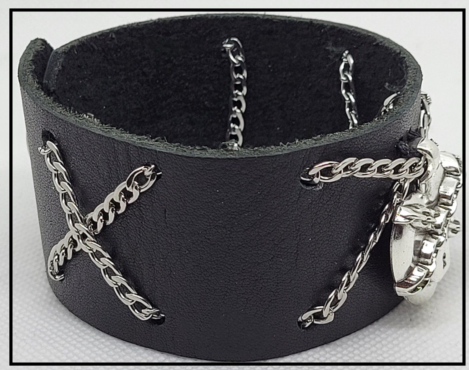 CHAINED HEART LEATHER CUFF